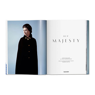 Книга Her Majesty. A Photographic History 1926–2022