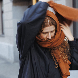 Шерстяной шарф Friend Function терракотовый