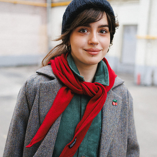 Косынка Friend Function шерстяная и красная (сангрия)