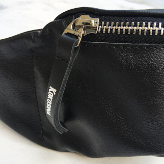 Кожаная сумка на пояс черная Kokosina с кожаным ремнем