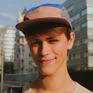 Кепка Friend Function Colorblock (красный козырек)