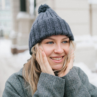 Шапка шерстяная с помпоном Friend Function Крупной Вязки Графитовая