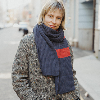 Вязаный шарф Friend Function Графитовый с коралловым