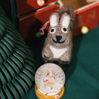Игрушка на елку из шерсти Белка