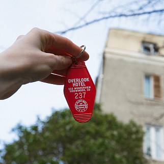 Брелок на ключи Friend Function The Shining бордовый
