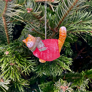 Ватная елочная игрушка - Котик в красном свитере