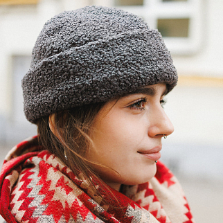 Барашковая шапка тюбетейкового типа Friend Function графитовая