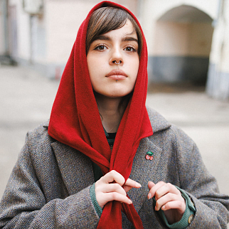 Косынка Friend Function шерстяная и красная (сангрия)